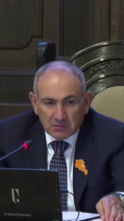 Премьер-министр Армении Никол Пашинян выступает на мероприятии в Апаране