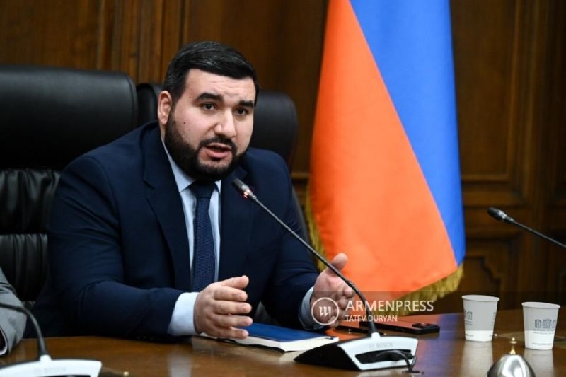 Депутат Национального Собрания Армении Ваагн Алексанян на заседании в Ереване
