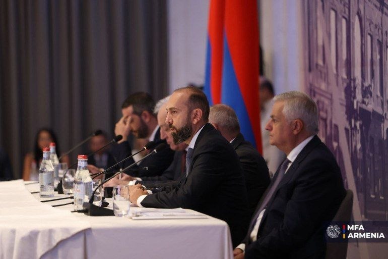 Министр иностранных дел Арарат Мирзоян открыл семинар в Гюмри, обозначив приоритеты внешней политики Армении