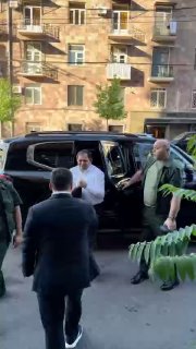 Сурен Папикян на встрече с молодёжью «Гражданского договора» в Апаране