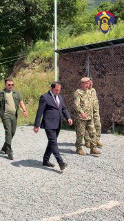 Министр обороны Сурен Папикян на встрече с военнослужащими в Апаранском гарнизоне