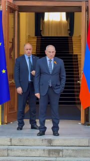 Никол Пашинян и Урсула фон дер Ляйен на встрече в правительстве Армении