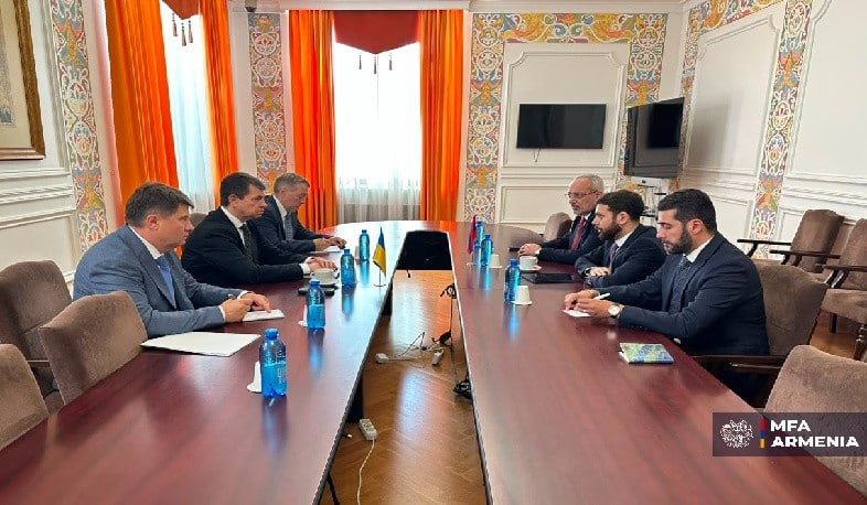 Заместители глав МИД Армении и Украины обсудили в Киеве развитие сотрудничества