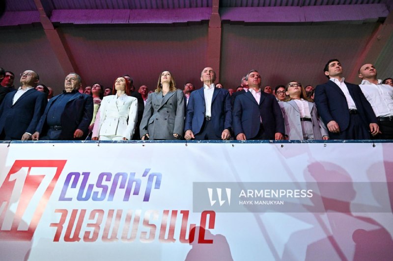 Заседание блока «Армения» в Апаране, обсуждение мандатов