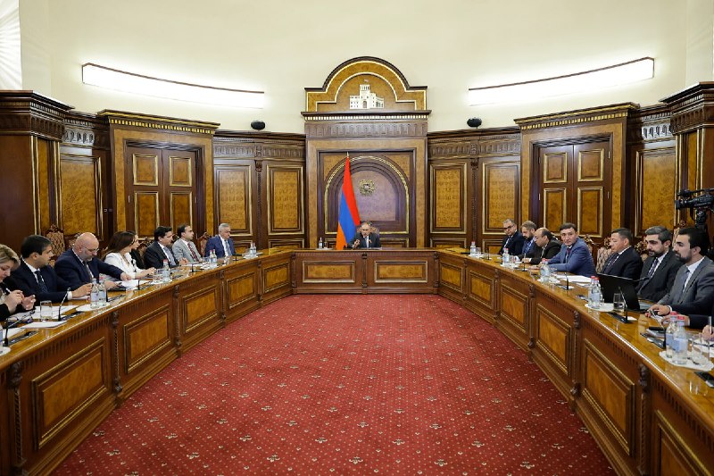 Пашинян обсудил инвестиционные приоритеты для Еревана и Гюмри: план для Апаранских выборов?