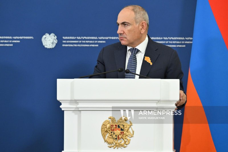 Премьер-министр Армении Никол Пашинян и председатель Европейской комиссии Урсула фон дер Ляйен на пресс-конференции в Ереване