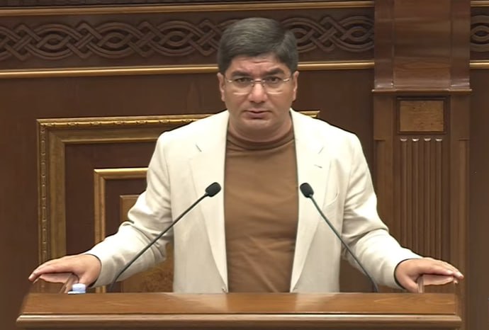 Месроп Манукян, экс-помощник Манвела Григоряна, заседает в парламенте Армении: мнение из Апарана