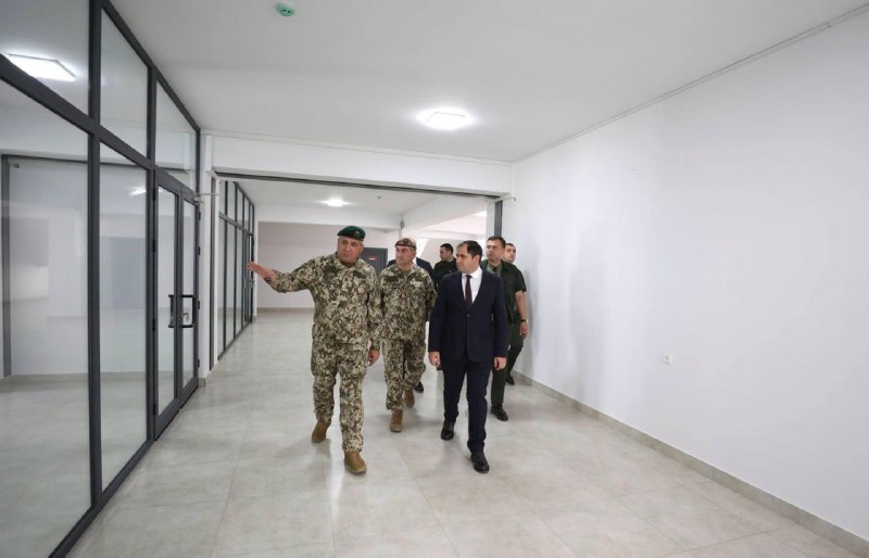Министр обороны Сурен Папикян на открытии корпуса учебного центра в Апаране