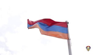 Выпускники Военной академии в Апаране получили сертификаты на квартиры от Сурена Папикяна