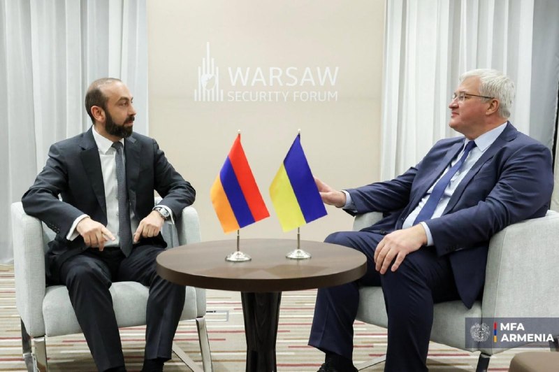 Глава МИД Украины поздравил Мирзояна с переназначением в ходе телефонного разговора