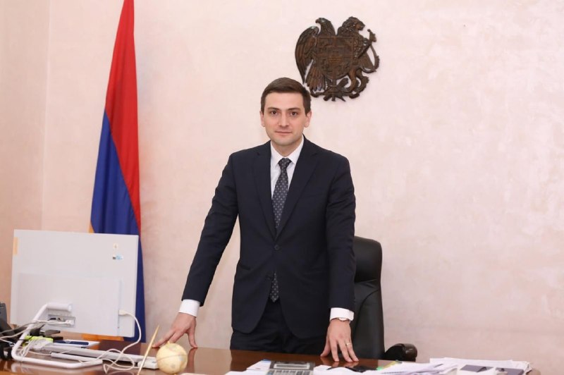 Армен Симонян освобожден от должности замминистра: изменения в правительстве, влияющие на Апаран