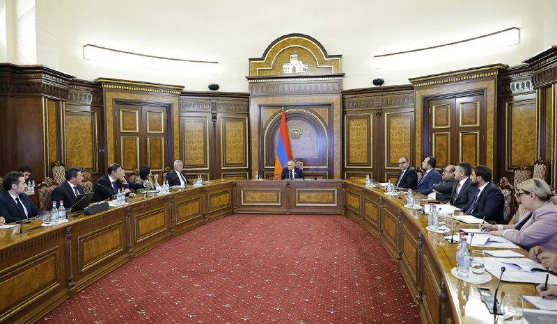 Пашинян обсудил реформы техконтроля строительства в Апаране